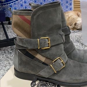 Burberry bootie gray suede